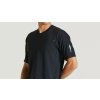 64021 000 APP TRAIL AIR JERSEY SS MEN BLK M DETAIL1